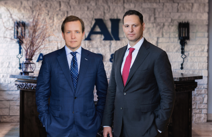 Kurt Arnold and Jason Itkin Obituary – Bangor Plane Crash: Prominent Texas Athletics donors reportedly killed in Bombardier jet crash in Maine